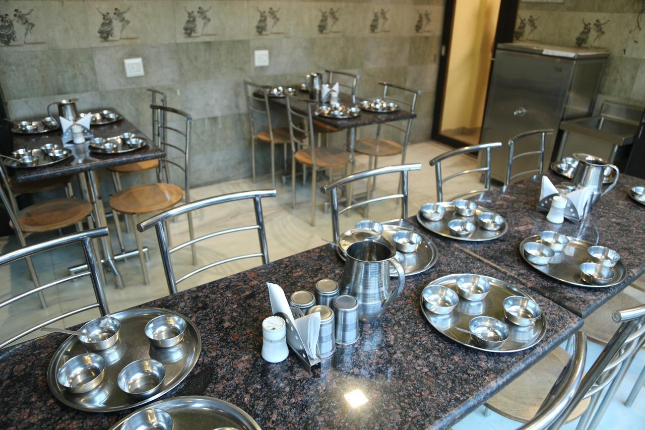 Hotel Heena Plaza Abu Road Exterior photo